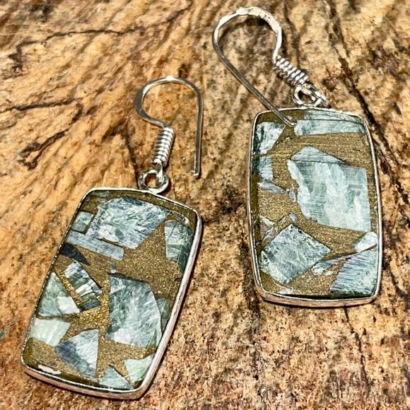 Silver Sheen Seraphinite in Copper Earrings 1 7/8” - Picture 4 of 7